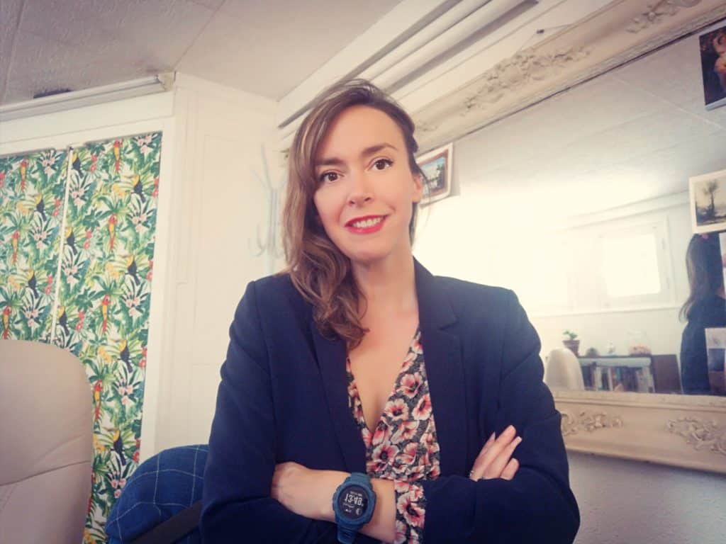 Portrait de Clara Monthureux, thérapeute à Viry-Châtillon et Paris, spécialisée en hypnose et thérapie de couple